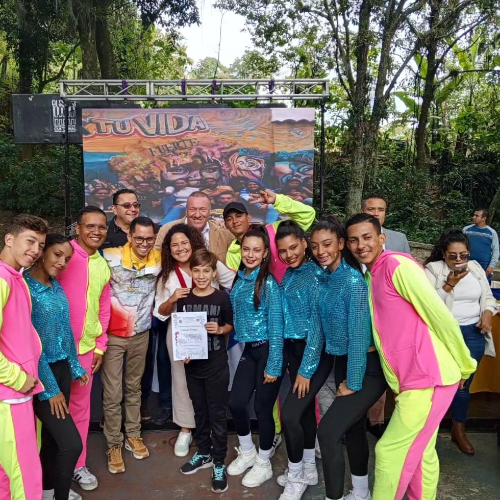 Homenaje a Jovenes